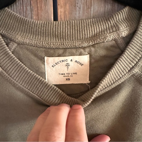 Electric & Rose Sweatshirt - Picture 4 of 6